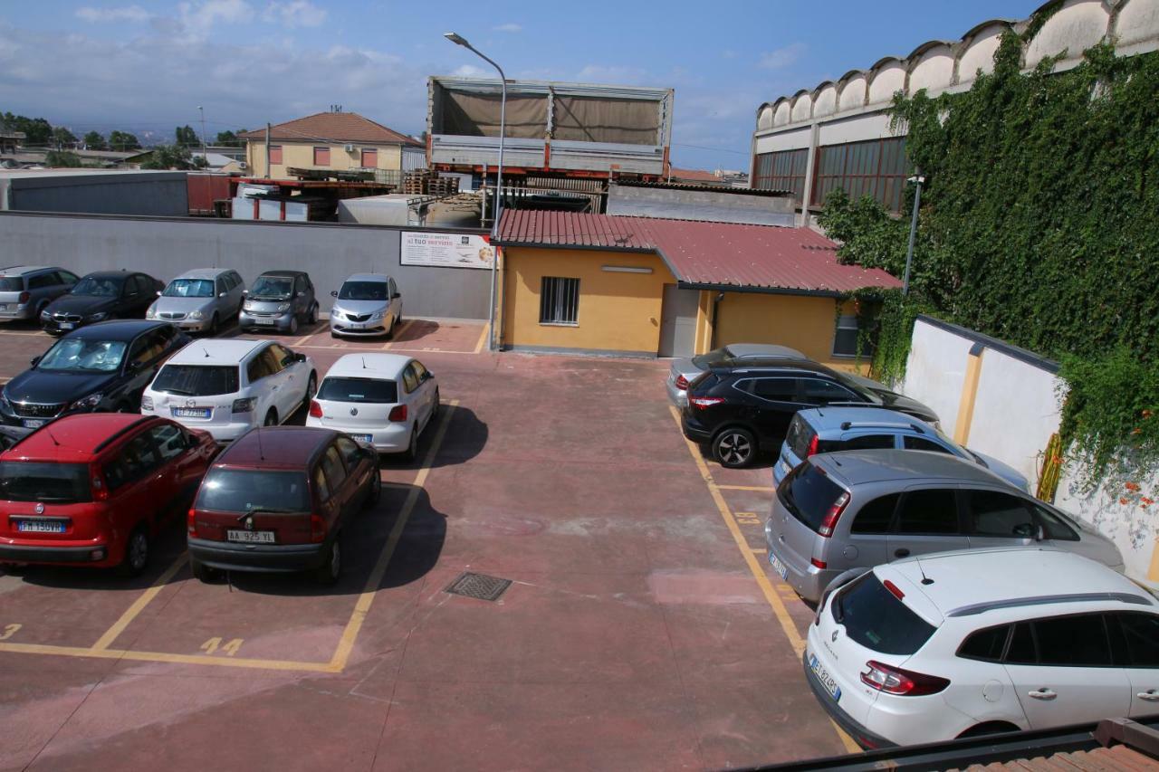 Hotel Etna Parking CTA Exterior foto